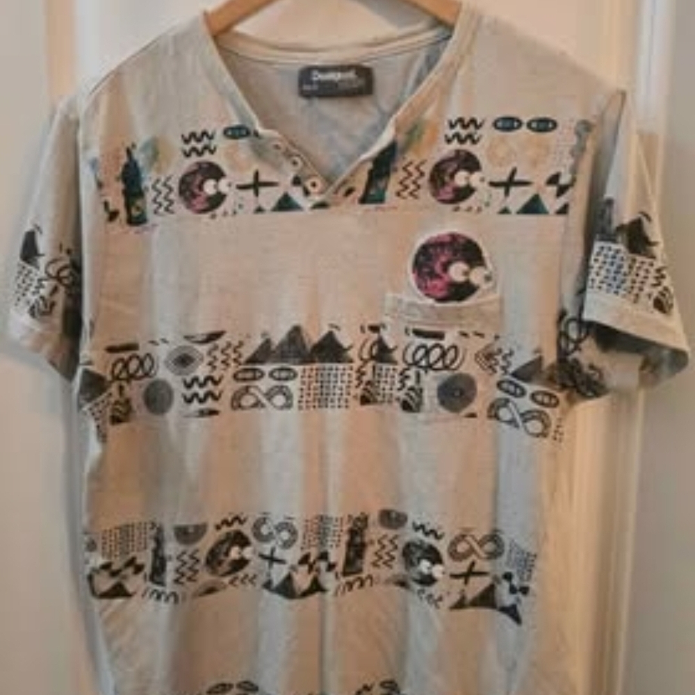 Desigual Men's Beige Graphic Tee